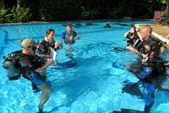 PADI IDC Confined Water Debrief