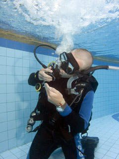 PADI IDC Skill Demonstration Free Flowing Regulator
