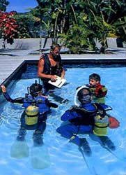 PADI IDC Staff debiefing in Confined Water